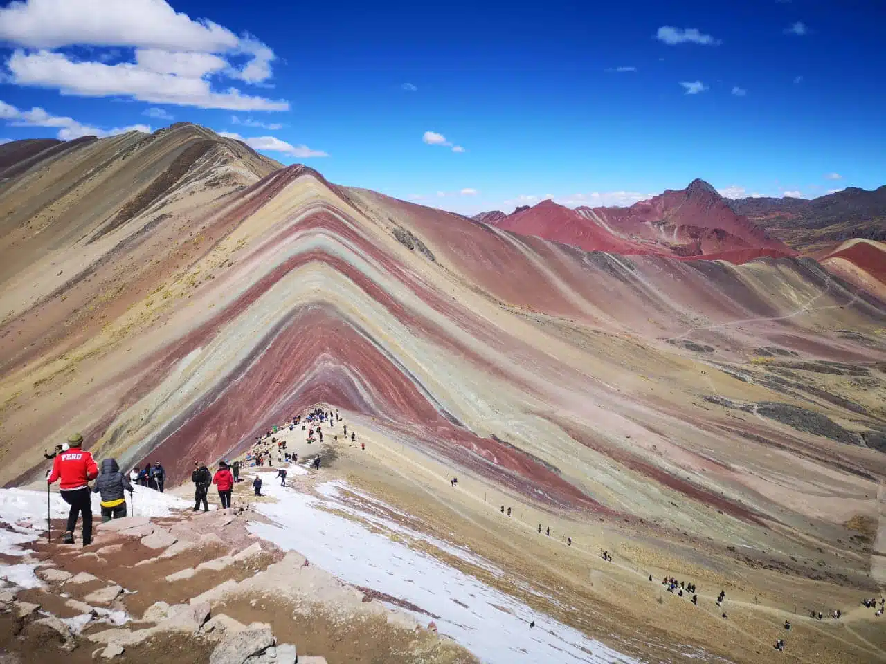 Tourists on rainbow mountain | Qoricancha Expedition