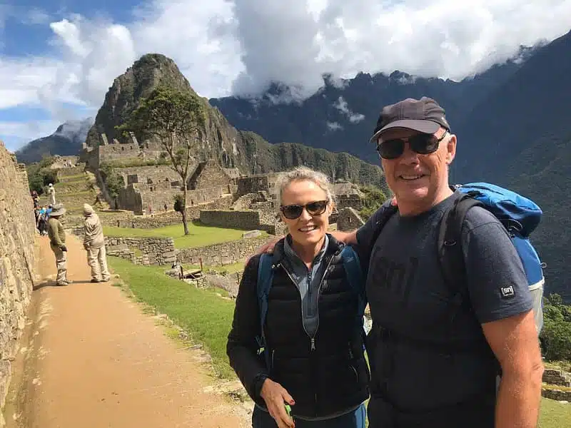 tourists at the top of machupicchu | Qoricancha Expeditions