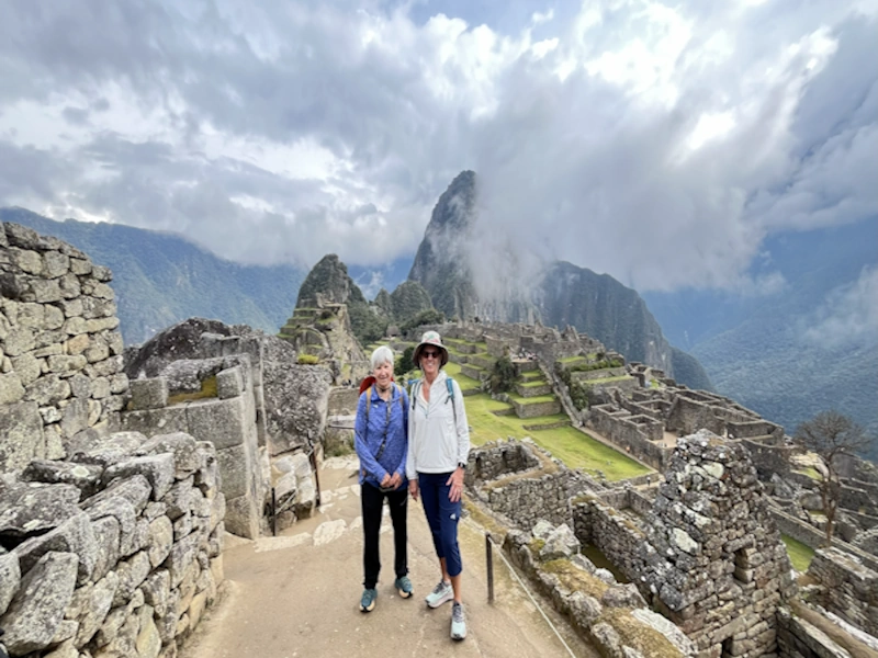 Couple at Machu Picchu | Qoricancha Expeditions