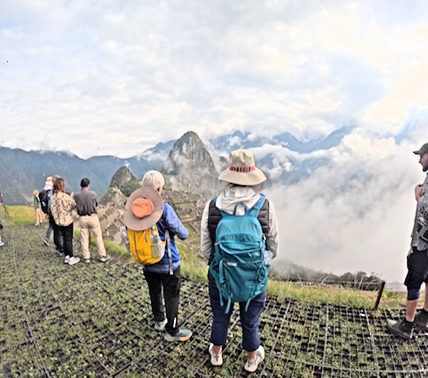 Grupo de excursionistas Machu Picchu | Qoricancha Expeditions