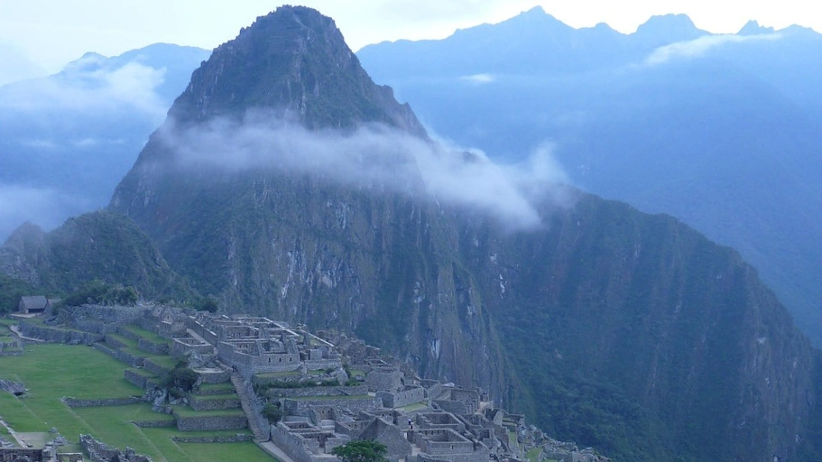 neblina en Machu Picchu 