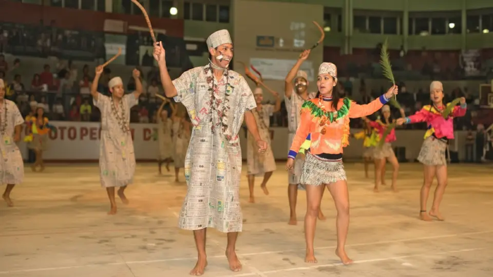 colorida danza de ani sheati de la selva peruana