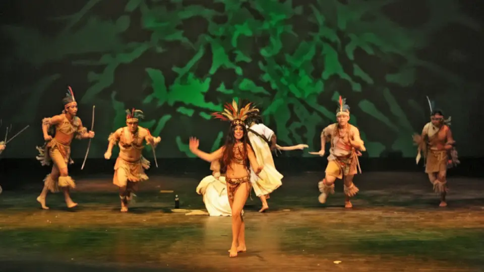 Demostración de la danza Ayahuasca en la selva peruana