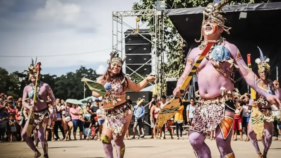 Concurso de danzas típicas de la selva peruana
