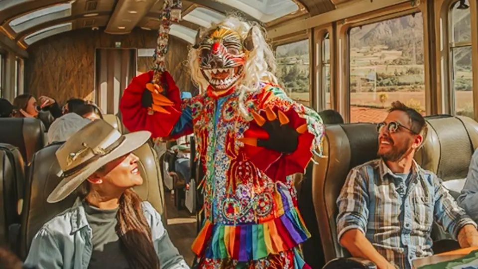 Presentación de danzas durante el viaje a Machu Picchu