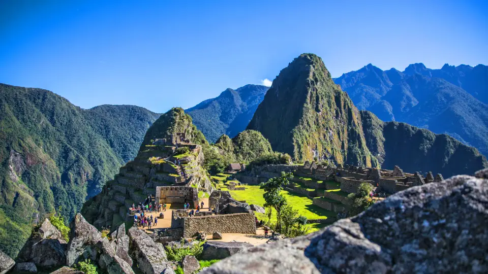Color esmeralda de Machu Picchu en noviembre
