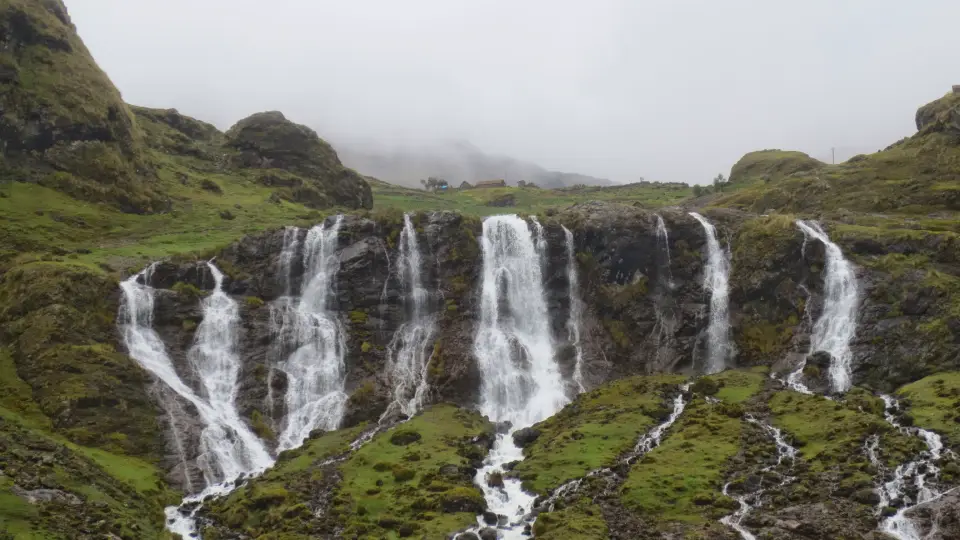 Cascada Qanchis Pfaqcha