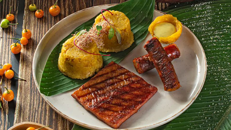 Tacacho mixto - comida de la selva peruana