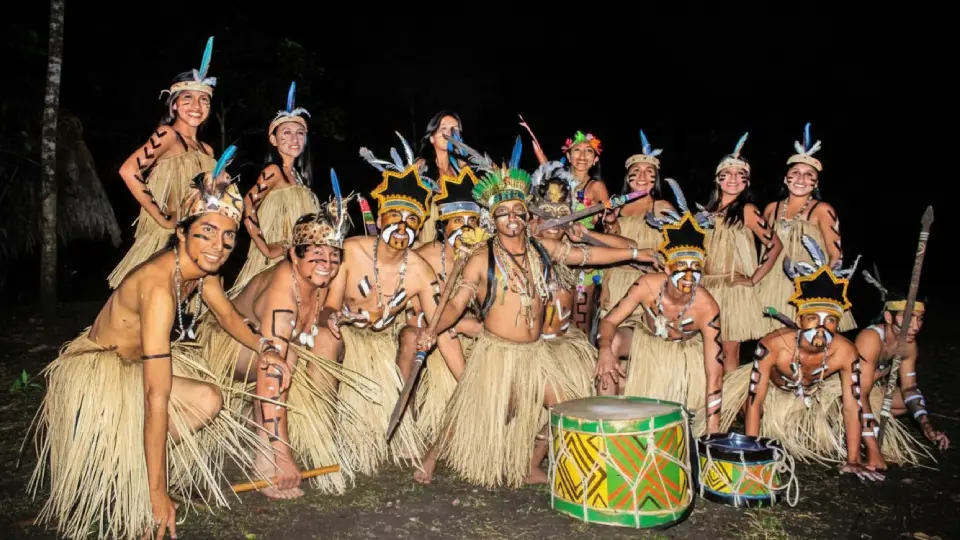 Vestuario originario de la danza de Los Tulluyayu - selva peruana