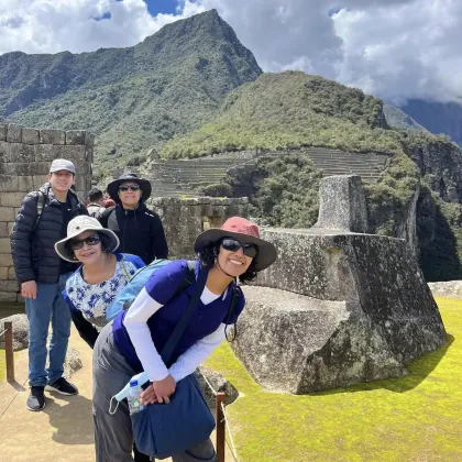  Turistas en Machu Picchu | Qoricancha Expeditions