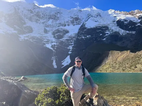 Tourist on the edge of Humantay Lagoon | Qoricancha Expeditions