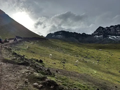 Climb to reach Rainbow Mountain | Qoricancha Expeditions