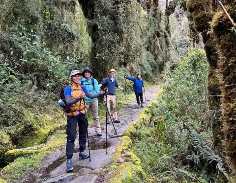 Tourists on the way up to MachuPicchu | Qoricancha Expeditions