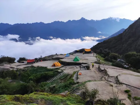 Tourists camping near the Sacred Valley | Qoricancha Expeditions