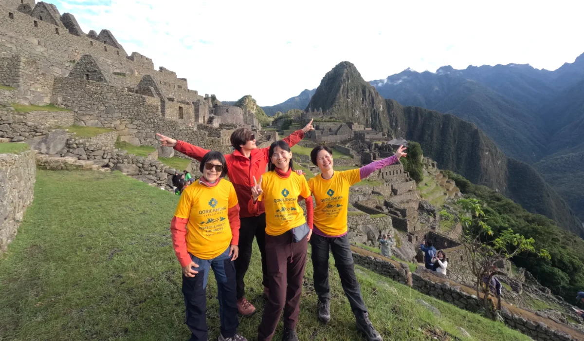 Guests beginning their Machu Picchu guided tour at sunrise