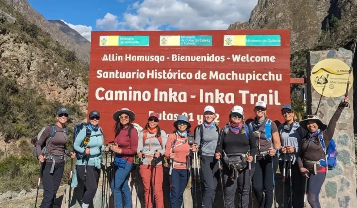 tourists hiking the Inca Trail